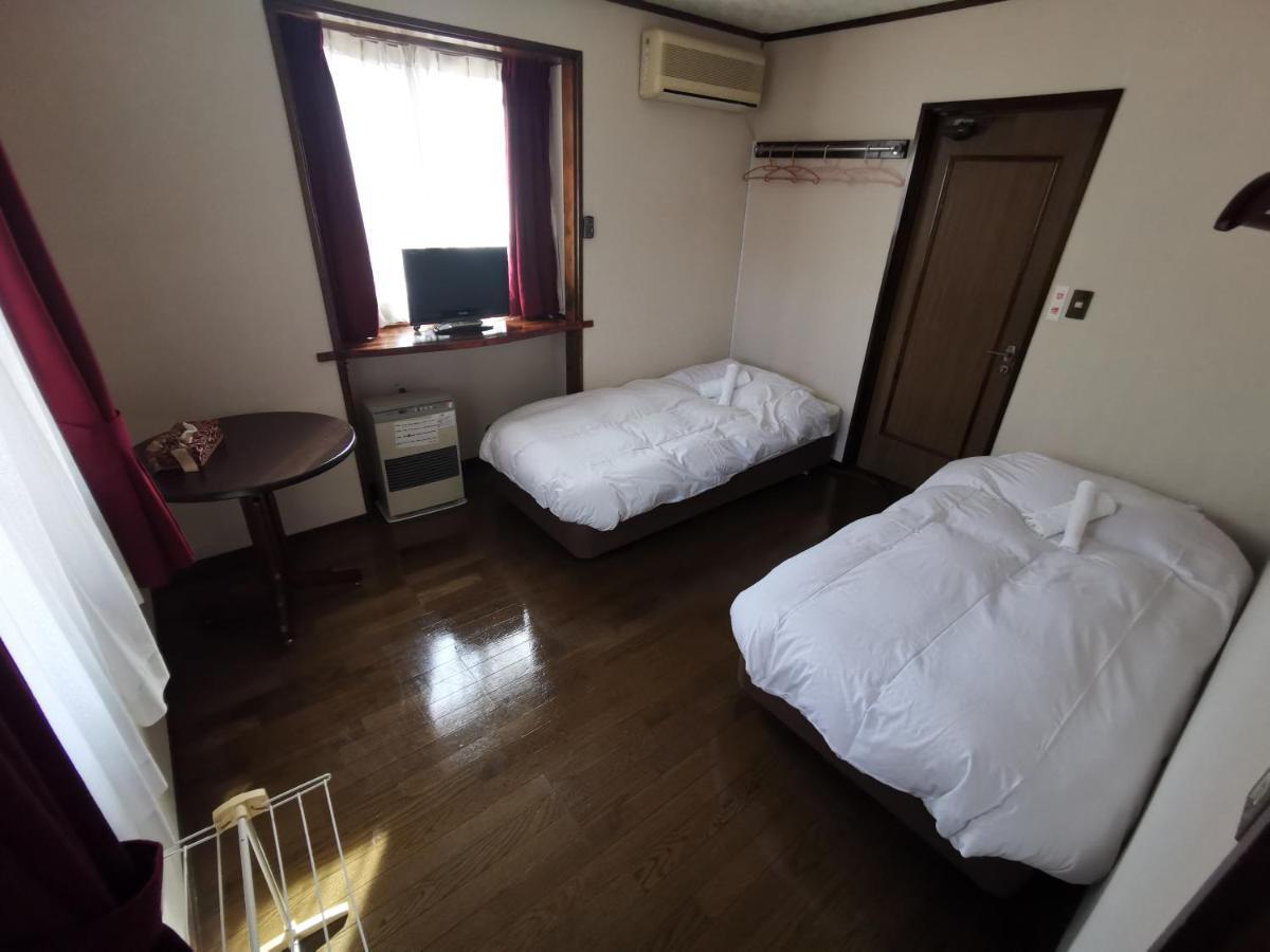 Hakuba Powder Republic Bed & Breakfast Exterior photo