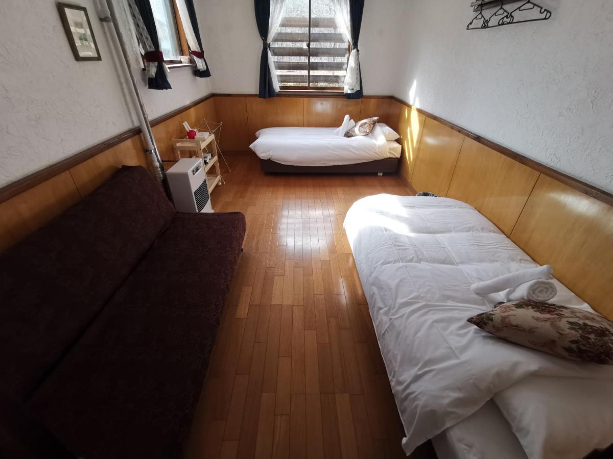 Hakuba Powder Republic Bed & Breakfast Exterior photo
