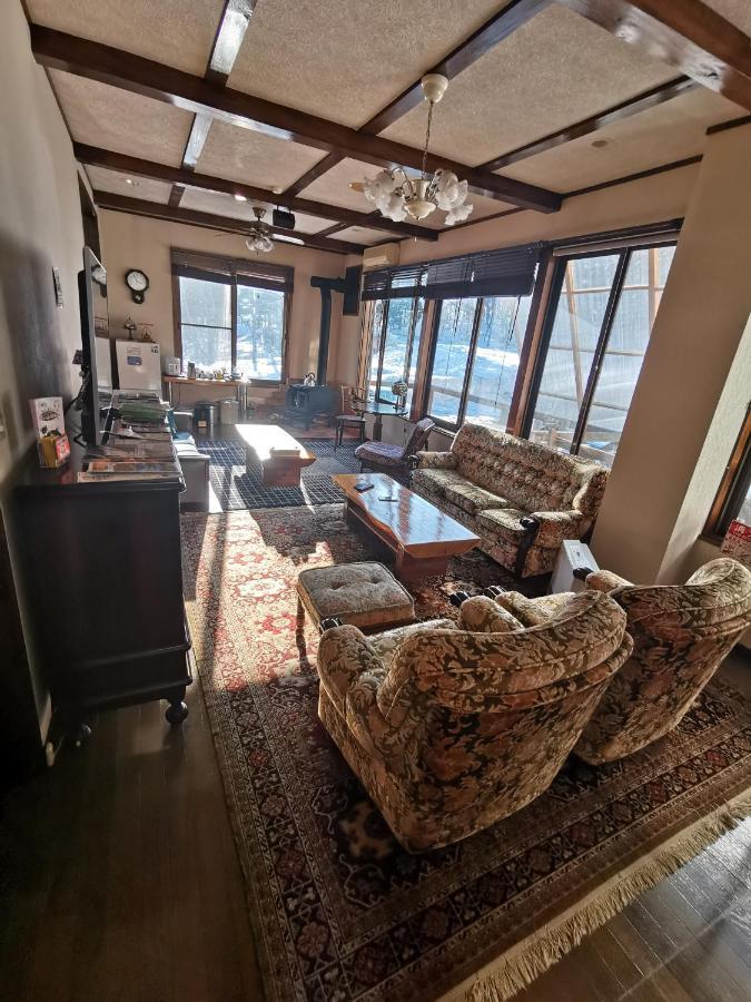 Hakuba Powder Republic Bed & Breakfast Exterior photo